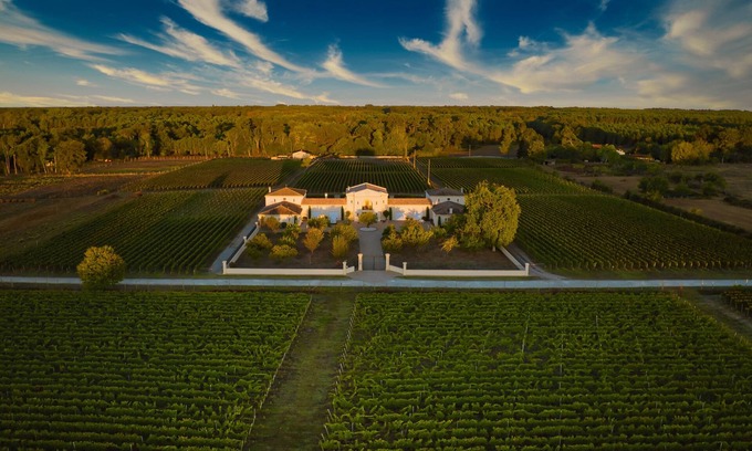 Saint-Laurent-de-Medoc Villa | La Tour Nairobi du Château Saint Laurent