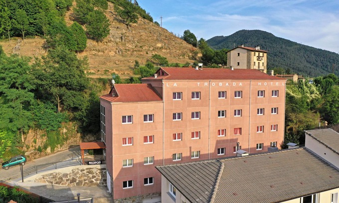 Ripoll Casa | La Trobada Hotel Sport