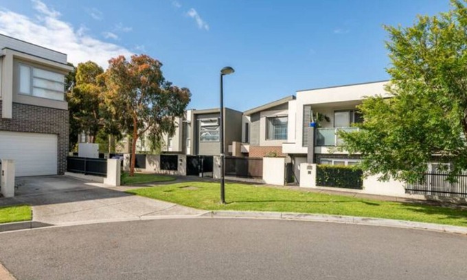 Bundoora Casa | La Trobe Uni 3B townhouse Bundoora