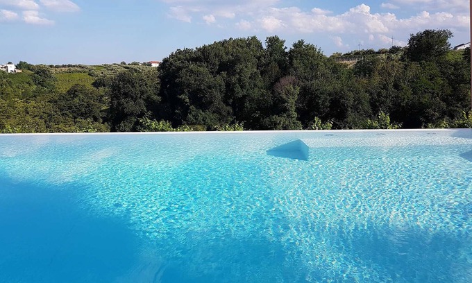 Crecchio Cama Y Desayuno | La Vecchia Cantina - Borgo Baccile por Vini Fantini