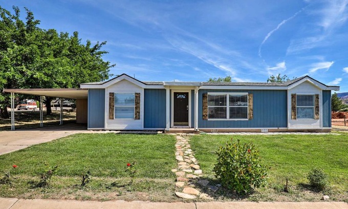 La Verkin Casa | La Verkin Home with Yard, Covered Patio and Grill