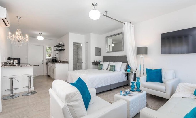 Delray Beach Apartamento | La Vida Delray #3-Lux w/HEATED pool-BEST LOCATION!