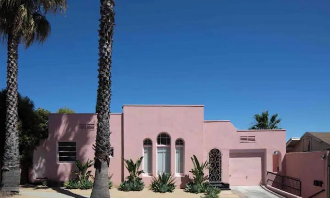 Sunset Junction Apartamento | La Vie en Rose 1300 sqft Penthouse-VIEWS for days!-Book 31 nights to remove tax!