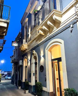 Riposto Cama Y Desayuno | La Vie Fuille Bed and Breakfast