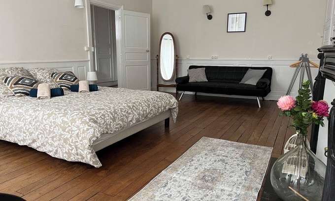 Aubusson Apartamento | LA VILLA LOUANA 2, apartment 100 m 2, old-fashioned charm, high standing