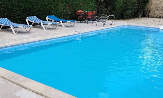 Sainte-Eulalie-d'Ans Otro | La Villa Margot, pierres et piscine