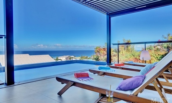 St Gilles-les-Bains Villa | La Villa Azur Saint-Gilles ***** - Reunion Island - Seaview, Pool, Beach & BBQ!