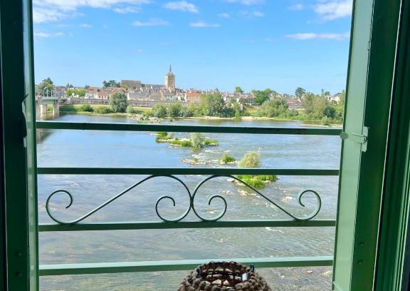 Saint-Denis-de-l'Hotel Apartamento | LA VUE LOIRE Appartement