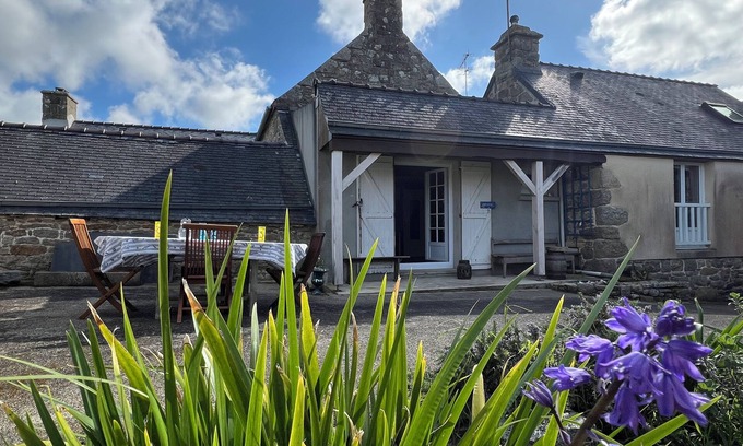 Saint-Mathieu Casa | LA02 Charming little stone vacation home in Lanildut