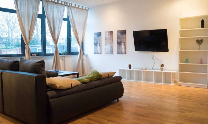 Langenfeld Apartamento | LA05 Loft apartment in Langenfeld with the language assistant Alexa, 50 inch TV and free WiFi