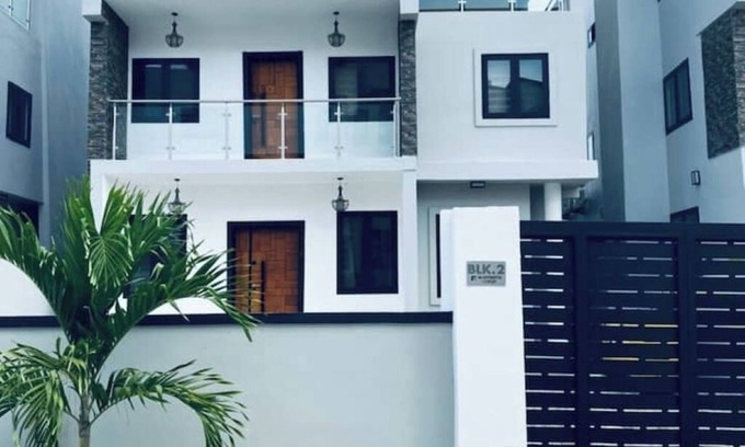 Kokomlemle Apartamento | Labone | 4 BDR Apartment | Parking n’ WiFi