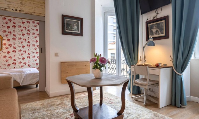 Alcantara Apartamento | Labor Alliance Residence - Room 3 by LovelyStay