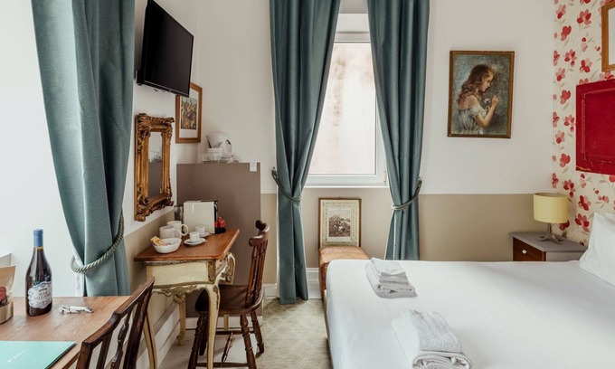 Alcantara Apartamento | Labor Alliance Residence - Room 6 by LovelyStay
