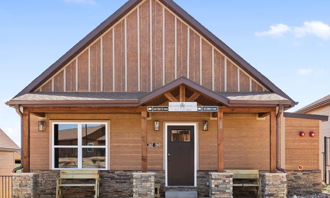 Kimberling City Casa | Labor Day Open, Games, Two Decks, Cmty Pool, Play Area, Pickleball, Free Tickets! Wilderness View