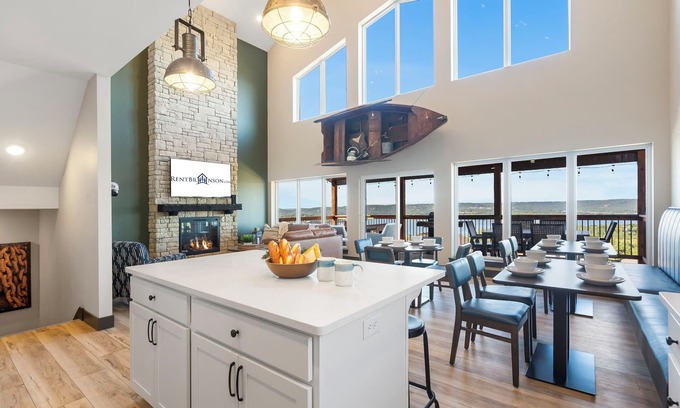 Kimberling City Casa | Labor Day Open, Best Views of Lake, Lazy River, Skee Ball, Arcade, Hot Tub, Free Silver Dollar Tix!