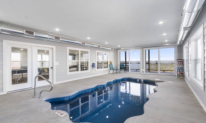 Kimberling City Cabina | Labor Day Open,Enjoy Private Indoor Pool, Theatre Room & Game Room, Lake Views, Free Daily Tickets!
