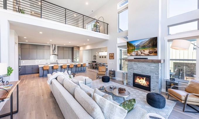 Deer Mountain Casa | New Ski Home | Private Hot Tub | 7 Mins to Skiing & Deer Valley East Village | Great for Families