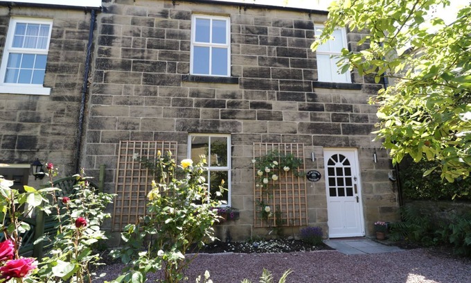 South Charlton Cabaña | Laburnum Cottage