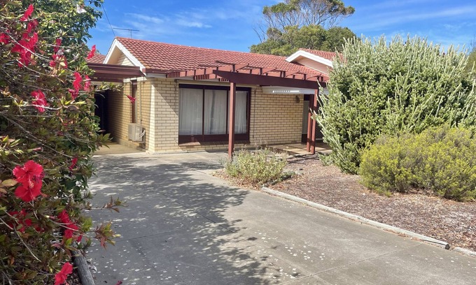 Kangaroo Island Casa | Lacey’s Holiday House - 5 minute walk to town precinct