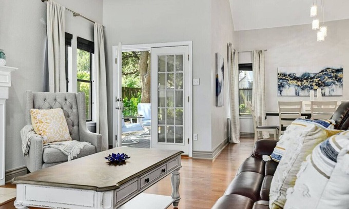 Milwood Casa | 'Lady Luxe' Amazing Yard! Pet Friendly!