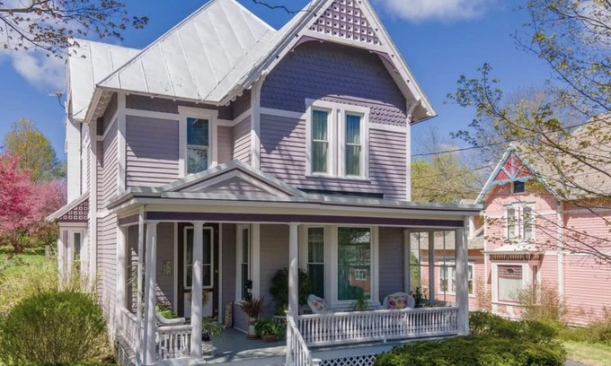Cobleskill Casa | Lady Viola - Victorian w/ Balcony Hot Tub