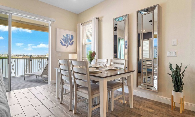 West Kissimmee Cabaña | Lafitte's Landing Lakeview Cottage - Lakefront!