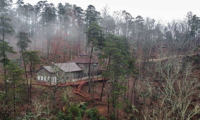 Fort Payne Cabina | Lagniappe Lodge -18 acres of amazing views and 2 waterfalls, with Internet!!
