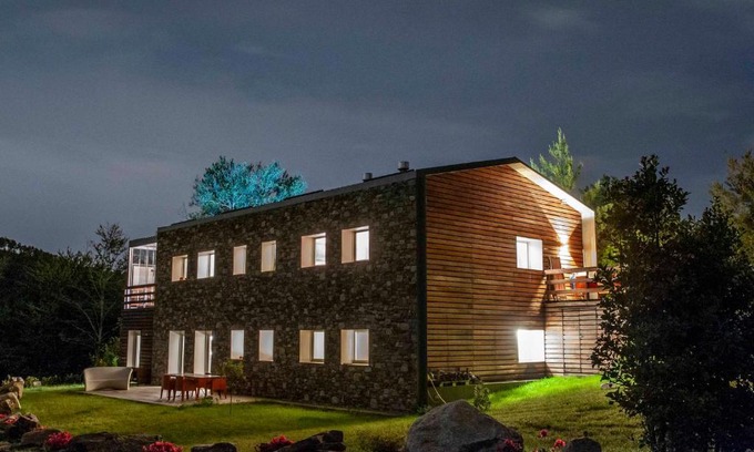 Brovello-Carpugnino Villa | Lago Maggiore Alture di Stresa casa nel bosco confinante con il Golf des iles Borromées