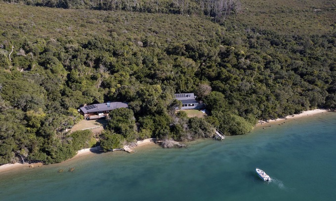 Brenton-on-Sea Casa | Lagoon-Front 8-Sleeper Off-Grid Escape Holiday Home + Boat Mooring
