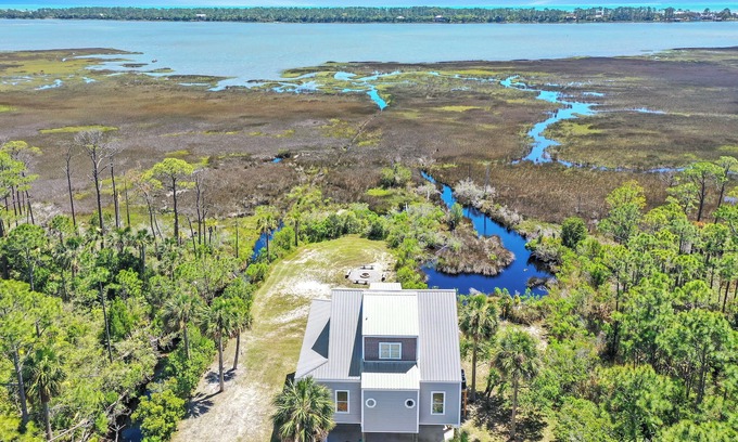 Port St. Joe Casa | Frente a la laguna, cerca del mundialmente famoso Indian Pass Oyster Bar ~ Otter Cove