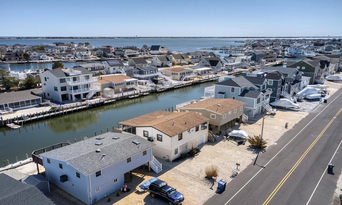 Beach Haven West Casa | Lagoon front. Single family. Boat slip. Beach Badges. WIFI. Kayak. Bicycles.