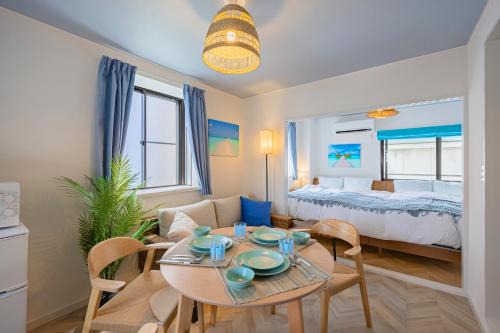 Tateishi Apartamento | LAGOON Suite OHANA - 2 Serta double bed & Asian resort sofa, #205, 11 minutes to Asakusa