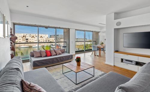 Herzliya Pituach Apartamento | Lagoon View 3bd Huge Family Apartment