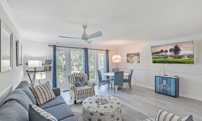 Isle of Palms Villa | Lagoon Villa 23 - Modern Villa Near Beach! Pool!