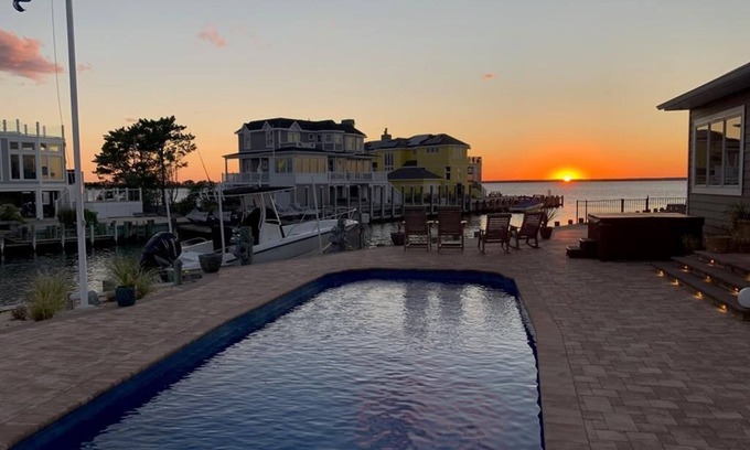 Loveladies Casa | Lagoon with Bayviews 5 Bedroom & Pool