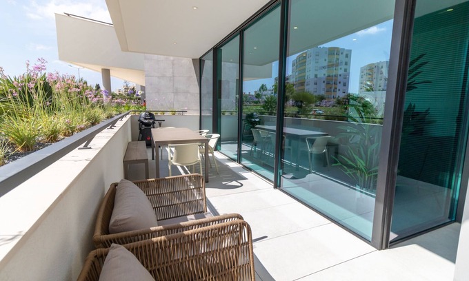 Ameijeira Apartamento | Lagos Deluxe 2 With Pool by Homing
