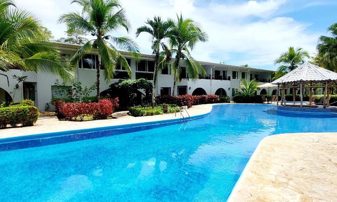 Damas Apartamento | Laguna Eco Village #110