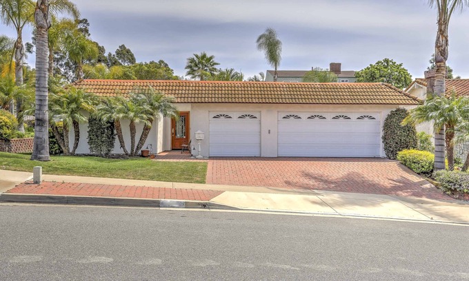 Laguna Niguel Casa | Laguna Niguel Casa de 4 pisos y 1 dormitorio con patio - ¡A 4 millas de la playa!