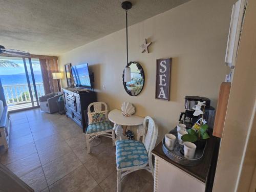 Historic Lahaina Front Street Apartamento | Lahaina Shores 413 · LS 413 Breathtaking Beachfront Remodeled St
