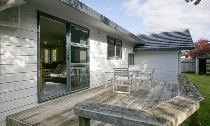 Taupo Cabaña | Laid Back on Lakewood - Taupo Holiday Home