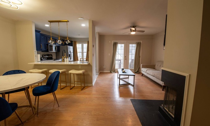 Prosperity Church Road Casa | Laid in Luxury 2BR Garage CLT