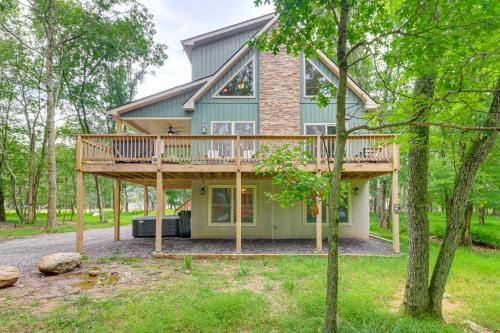 Albrightsville Casa | Lake Access and Hot Tub Forest-View Poconos Cabin