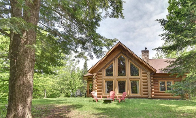 Fiddler Lake Resort Chalet De Esquí | Lake access and private indoor hot tub