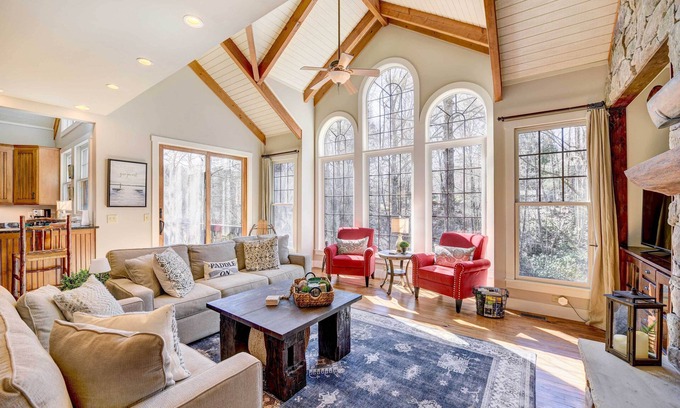Lake Toxaway Casa | Lake Access + On-Site Creek: Lake Toxaway Home!