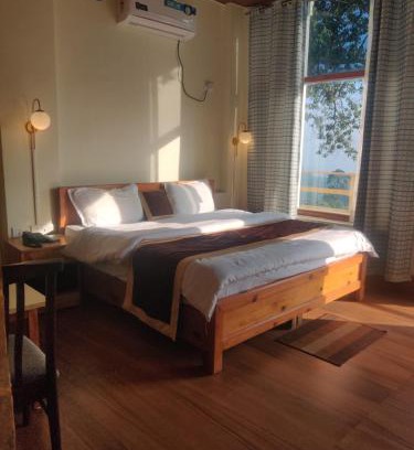 Bhimtal Hotel | Lake and woods-Nakuchiyatal