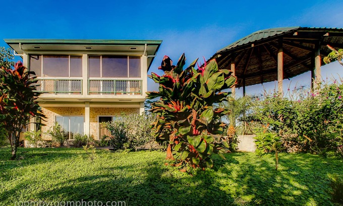 El Millón Chalet De Esquí | Lago Arenal: impresionantes vistas del lago, el volcán y la jungla.