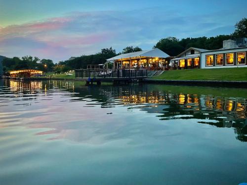Lower Basin Lake Travis Complejo | Lake Austin Spa Resort - All Inclusive