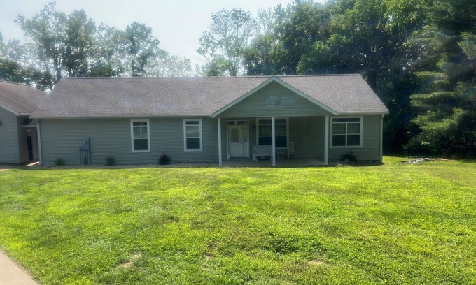 Cadiz Casa | Lake Barkley, Cadiz, KY Lakefront 3 bedroom with AC, Private dock and slip