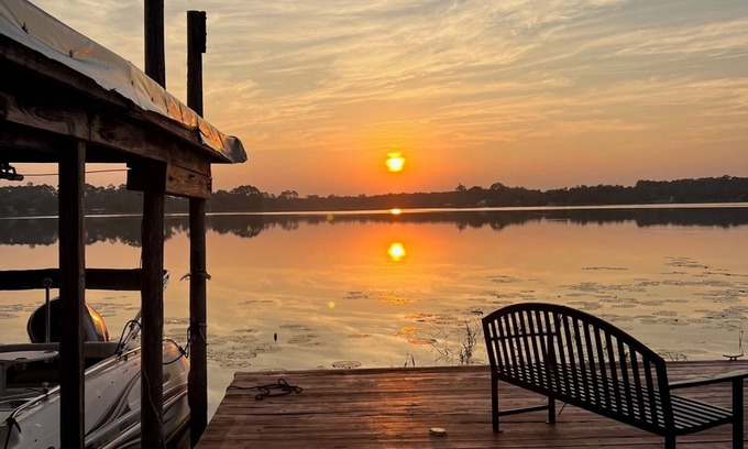 Pomona Park Cabina | Lake Broward rustic cabin with pool!