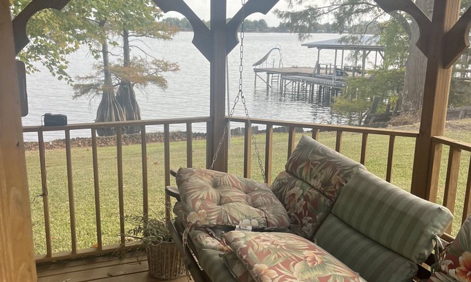 St. Joseph Casa | Lake Bruin deep water Lot. Gazebo and Camper trailer available Wi Fi